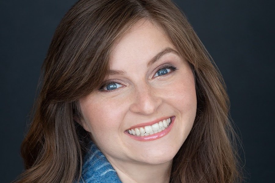 Lizzie Freeman: Voice of Pomni in The Amazing Digital Circus Cartoon